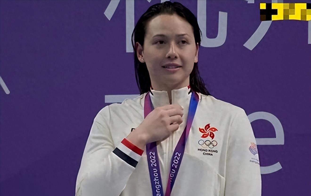 何诗蓓夺冠奏国歌,何诗蓓破世界纪录