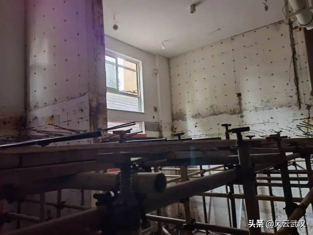 物业神操作!武汉一小区架空层变豪华“会所”