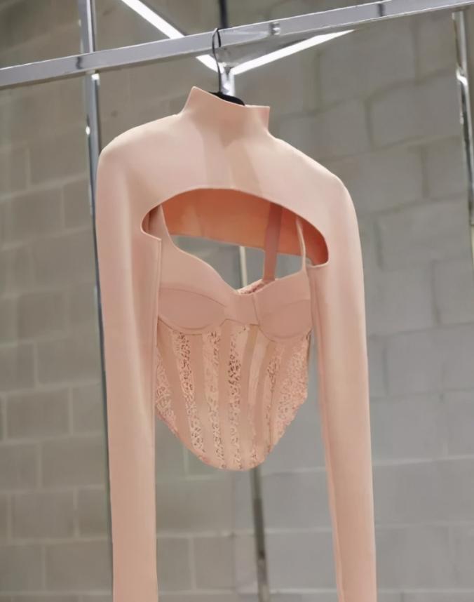 为啥历史上的日韩“露奶装”，女性不觉羞耻反以为“荣”？