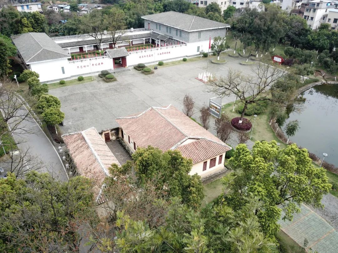 来自六月的赏荷请柬，请查收！