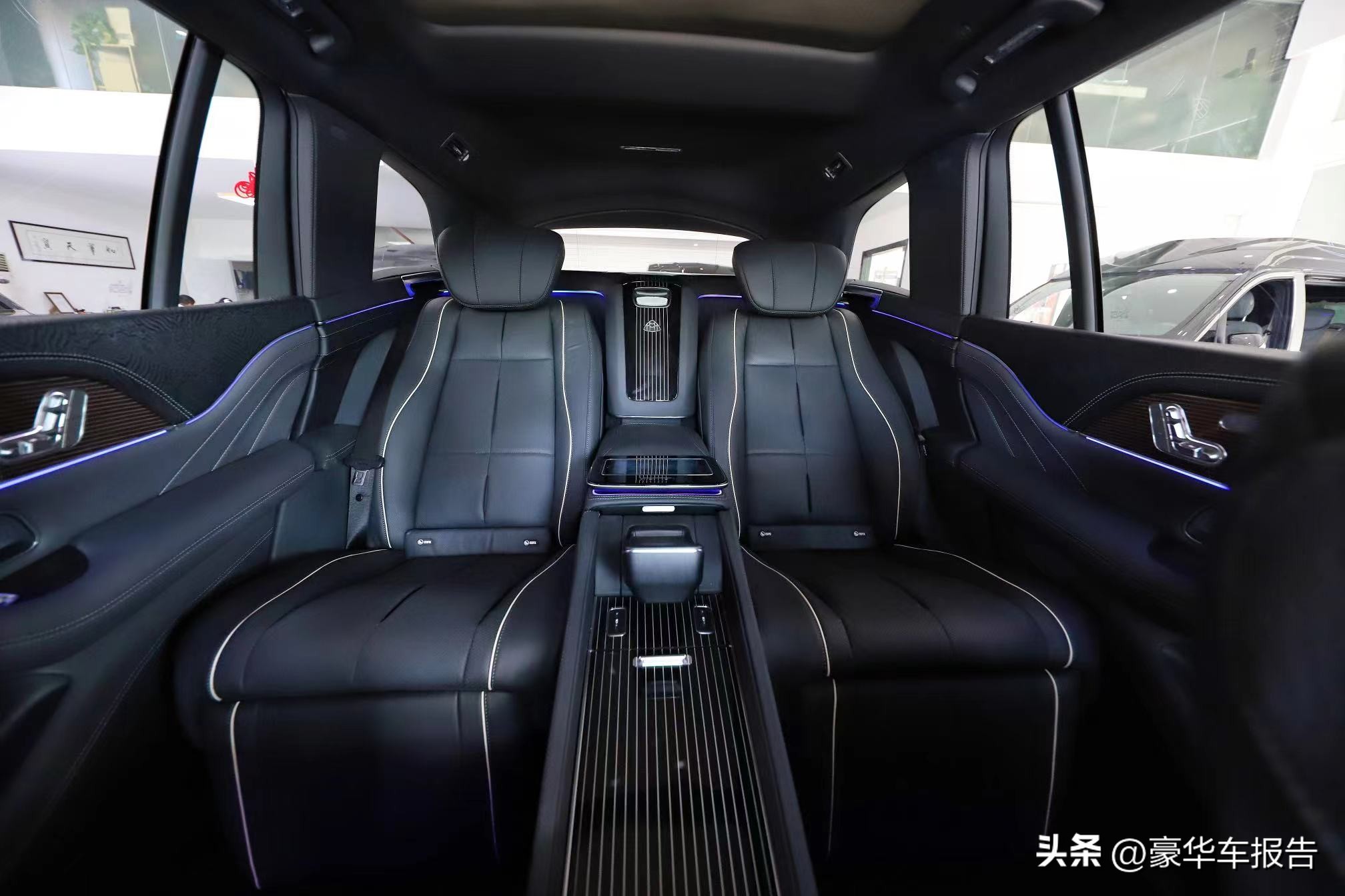 奔驰gls600迈巴赫2022款4座版,奔驰gls400跟迈巴赫的gls600不同