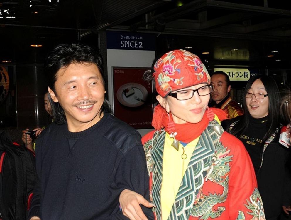 杨丽萍生活起居需要男助理照顾,杨丽萍的生活问题怎么解决