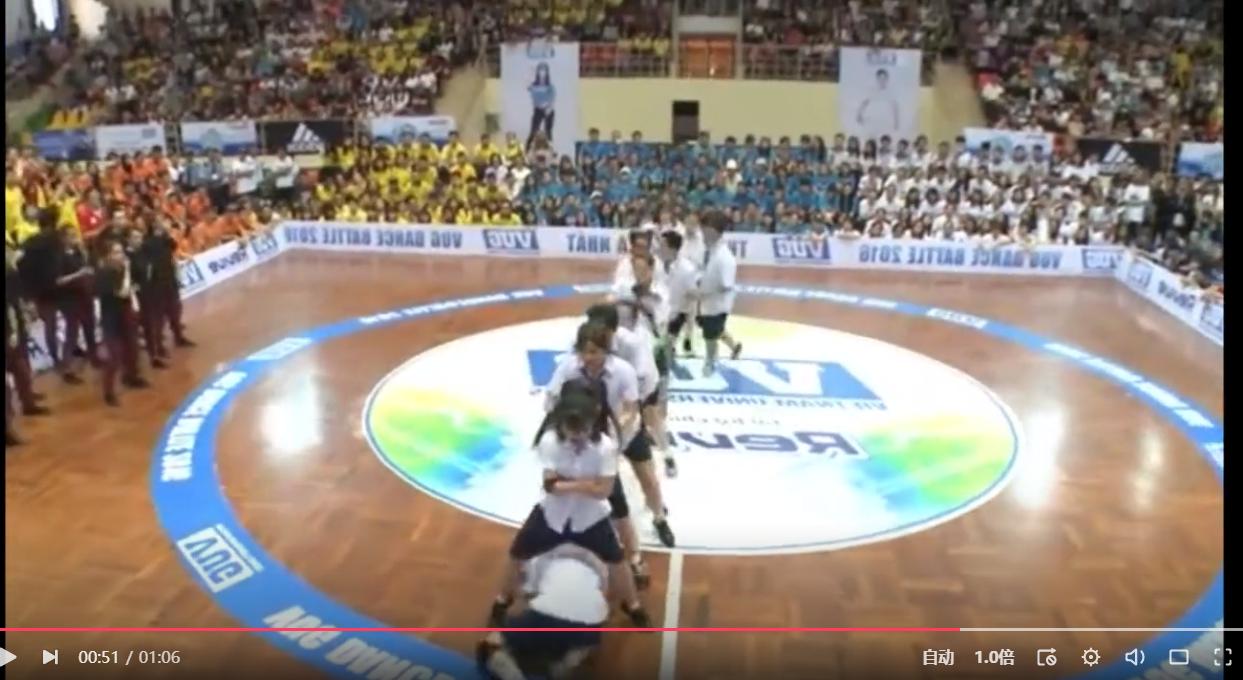 老人“钻裤裆舞蹈”碍着谁了？欺负弱势群体算什么好汉！