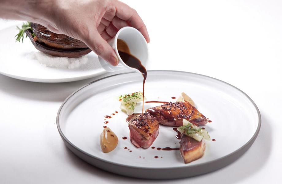 在香港的米其林餐厅用餐,在香港的豪华正餐