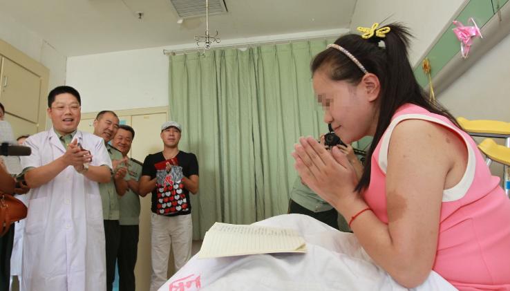 小腿巨粗的女孩,河南女子患病腿粗如大象