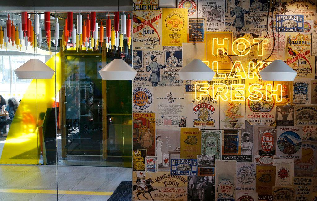 麦当劳里面的制服,麦当劳制服一样吗