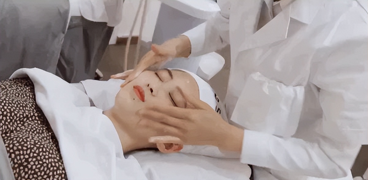 鼻子黑头感觉脏脏的,草莓黑头怎么去除最有效