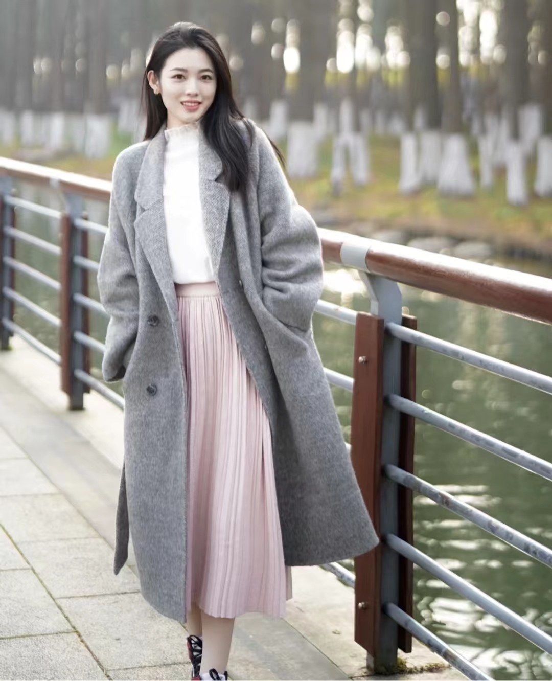 中款深灰色大衣怎么搭配好看,maxmaralabbro灰色大衣