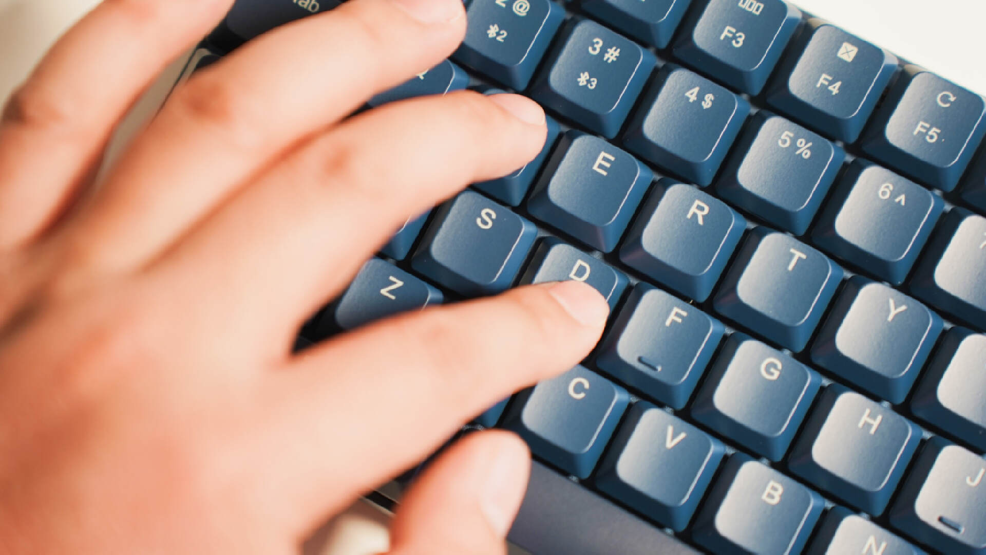 绿联蓝牙双模矮轴机械键盘,绿联矮茶轴键盘测评