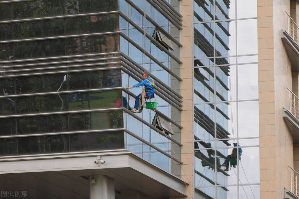 重庆高空外墙玻璃清洗公司,黔江附近高空外墙清洗公司