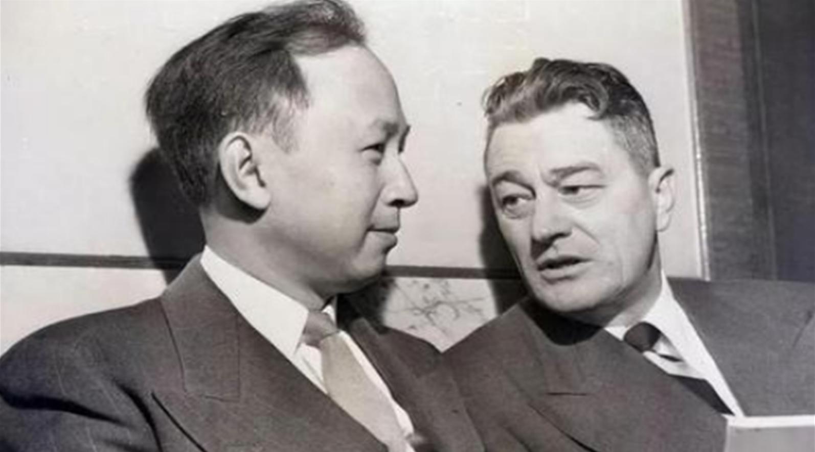 1956年钱学森参加宴会，到场后找不到自己座位，毛主席：坐我身边