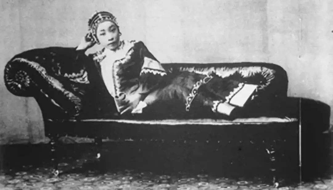 鍞竴鏁㈣窡鎱堢Η鏂楃殑濂充汉,鍞竴鏁㈠拰鎱堢Η鏂楃殑濂充汉