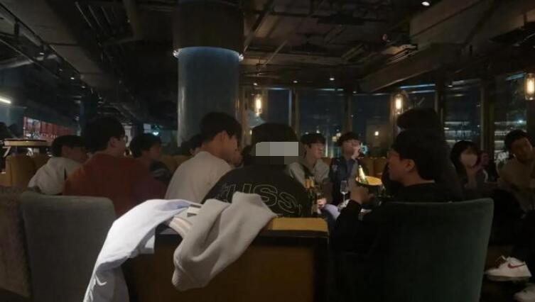 t1对gen决赛第五局faker泪目,t1与gen之间的对决