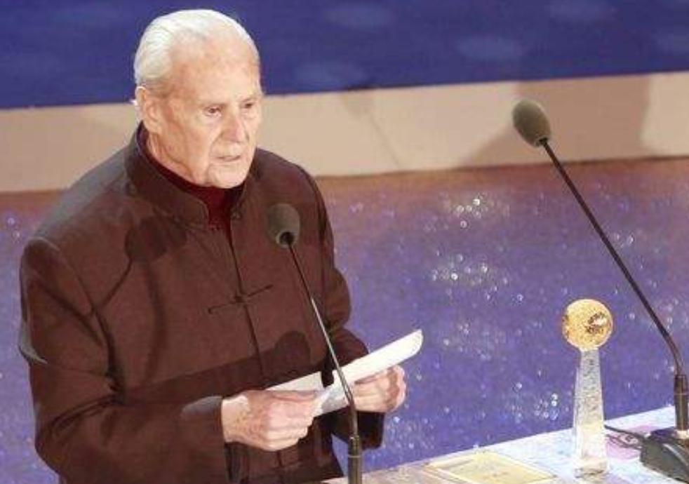 娶中国女演员，奋斗16年终入中国籍的沙博理，直言：我的根在中国