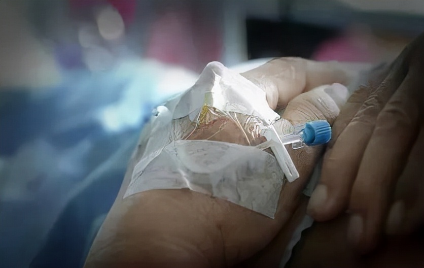 老人捡弃婴考上清华父母认亲,女子捡到弃婴7年父母找到