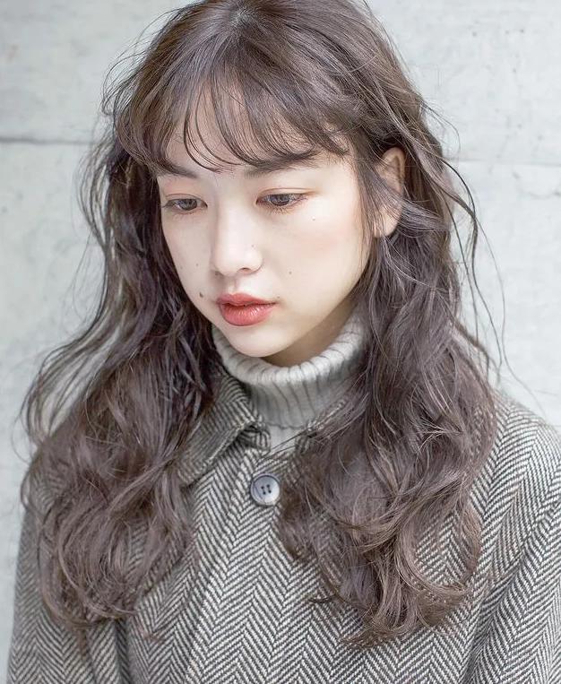 2023年流行烫发图片,2020年最流行的发型短发瘦脸烫发