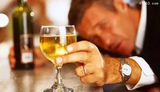 喝完酒第二天头疼恶心怎样解酒,醉酒第二天头疼吃什么解酒最快