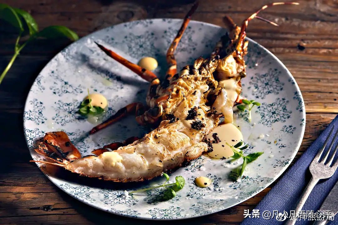 展开迪拜的这把“东方折扇”