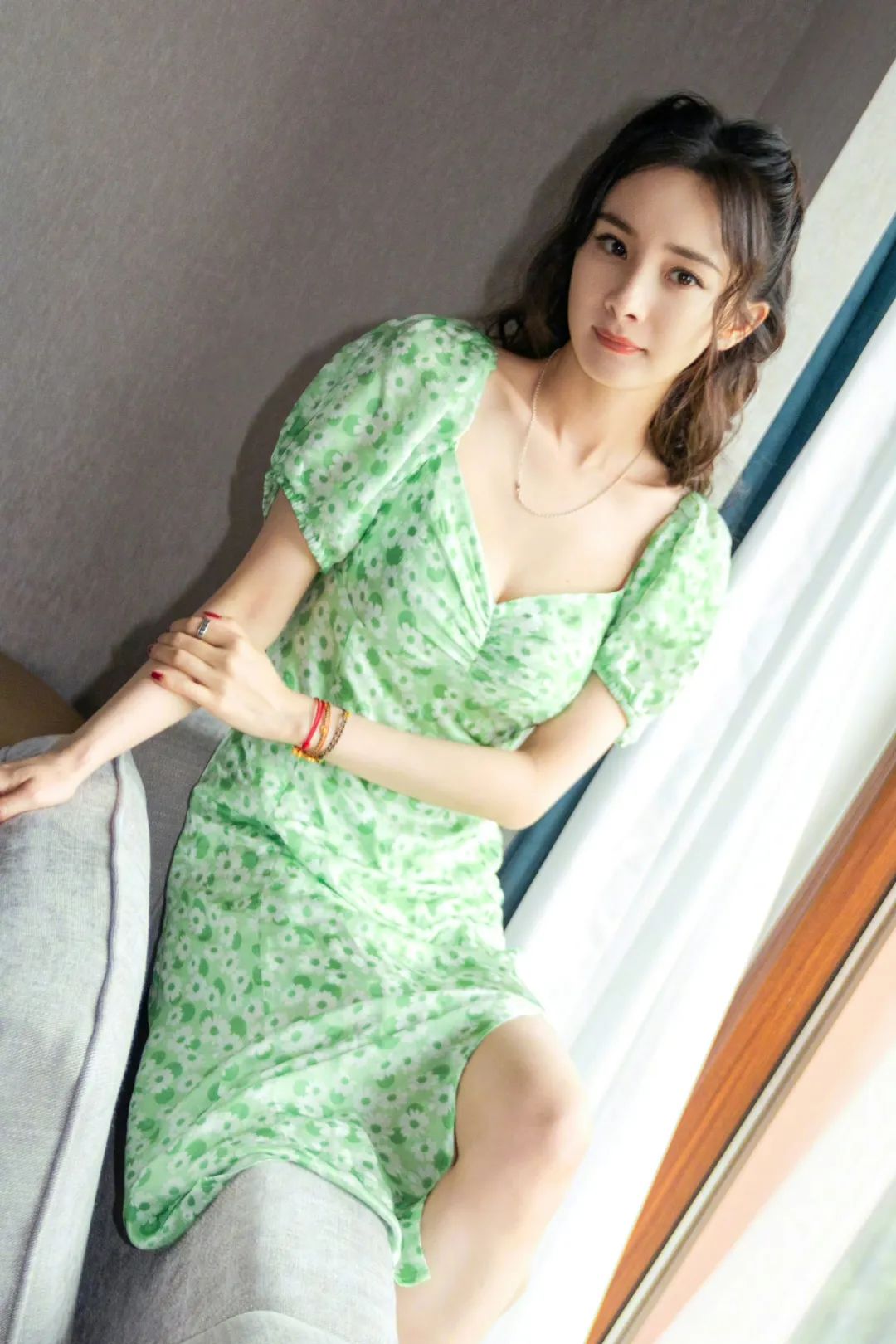 2023年四月旅游穿搭,四月穿衣笔记浪漫春日的十套穿搭