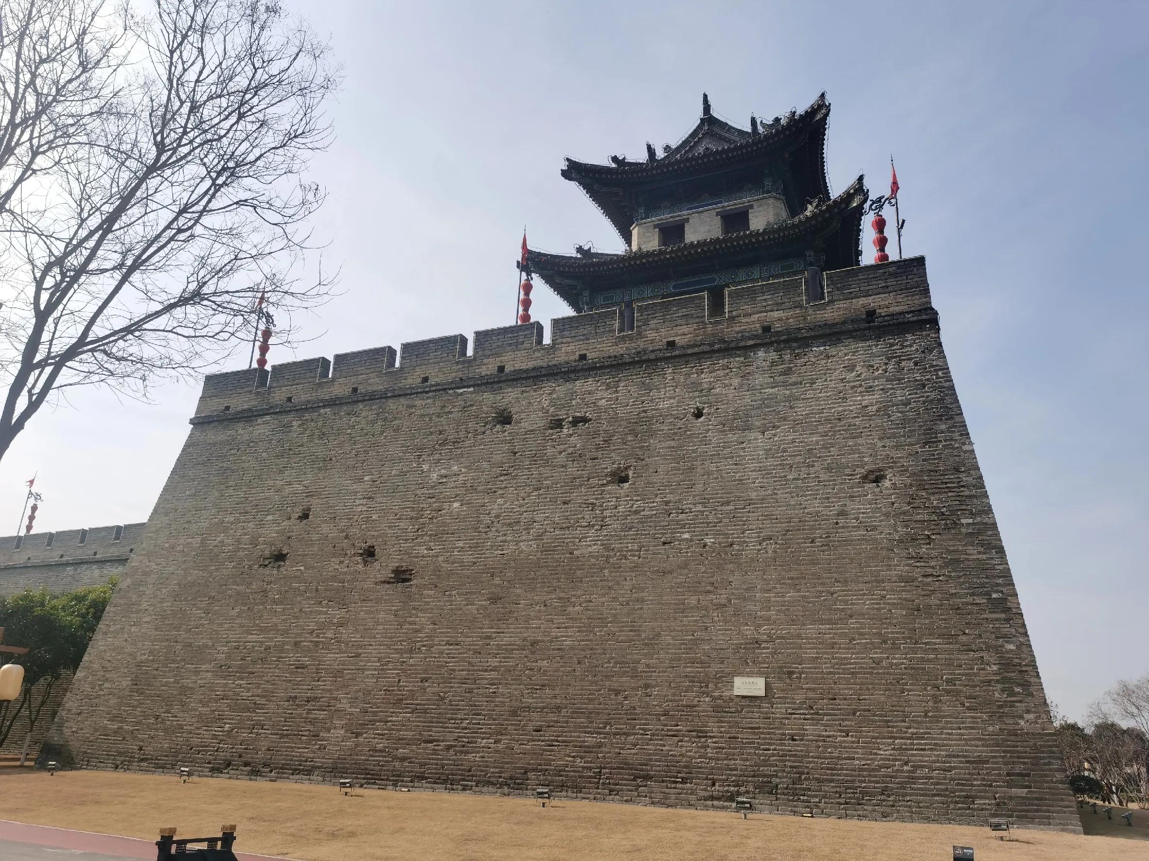 西安城墙城砖为什么是1984,西安城墙的砖全是现代的吗