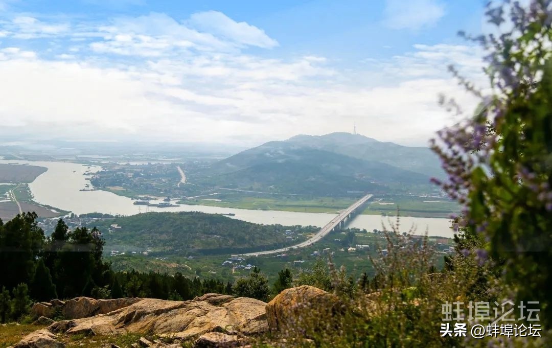 重阳节登高赏秋祈福视频,重阳节赏秋登高感恩敬老