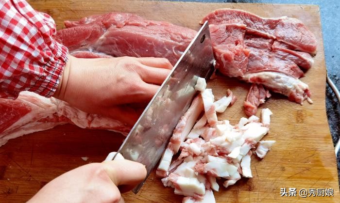 灌好的香肠怎么晒更好吃,晾好的香肠煮香肠的正确方法