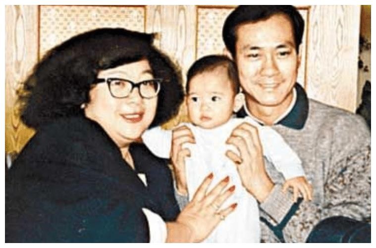 郑欣宜被曝抑郁症后露面,郑欣宜消失三个月首露面