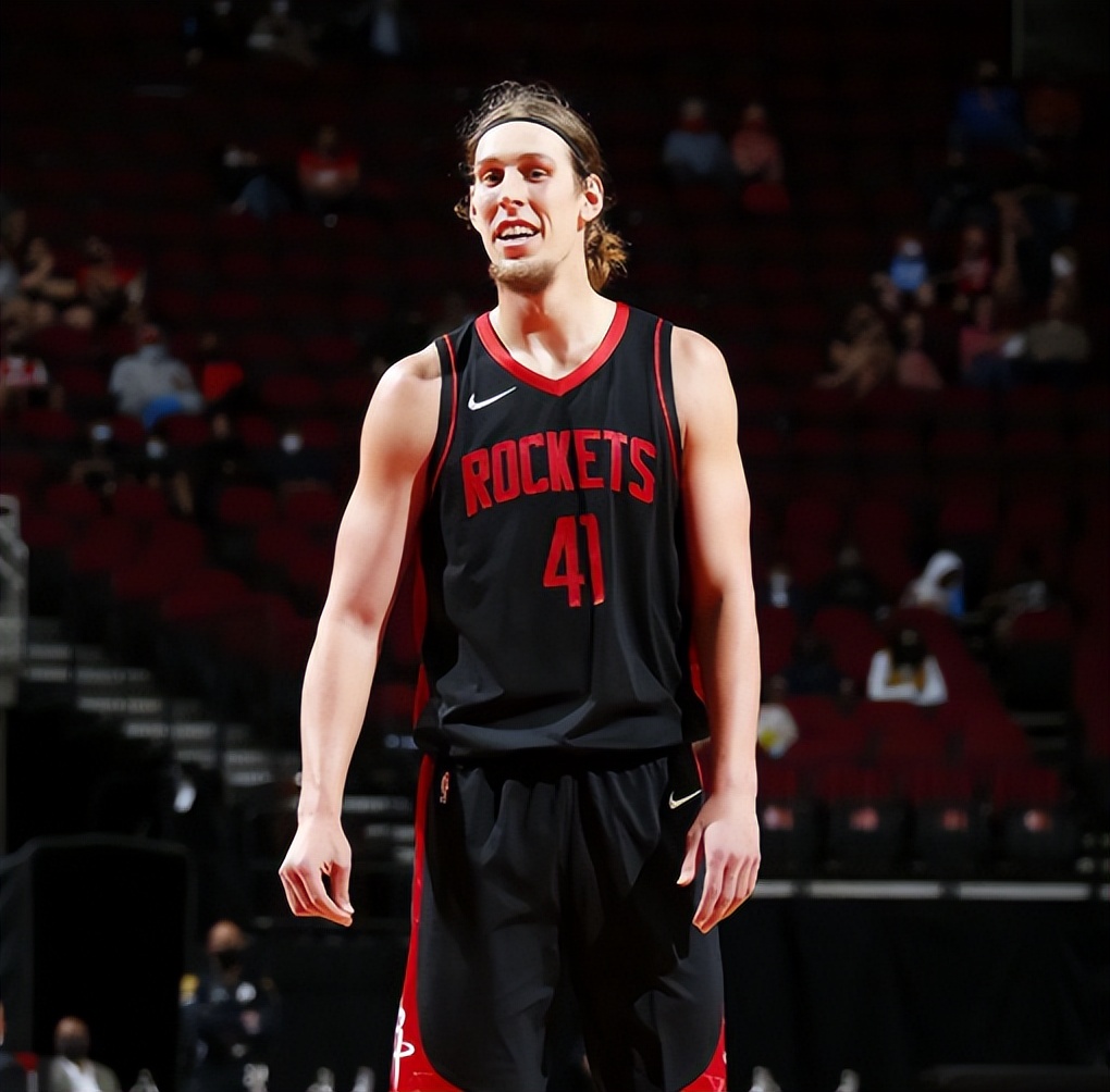 加拿大篮球队周志豪,加拿大华裔球员周志豪会华语吗