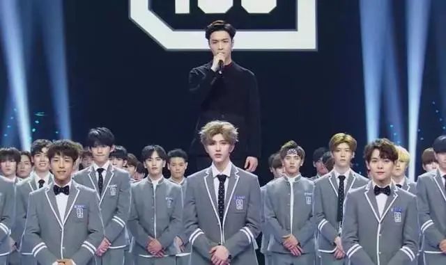 2018年肖战是不是世界首帅,肖战连续4年蝉联世首帅照片变化