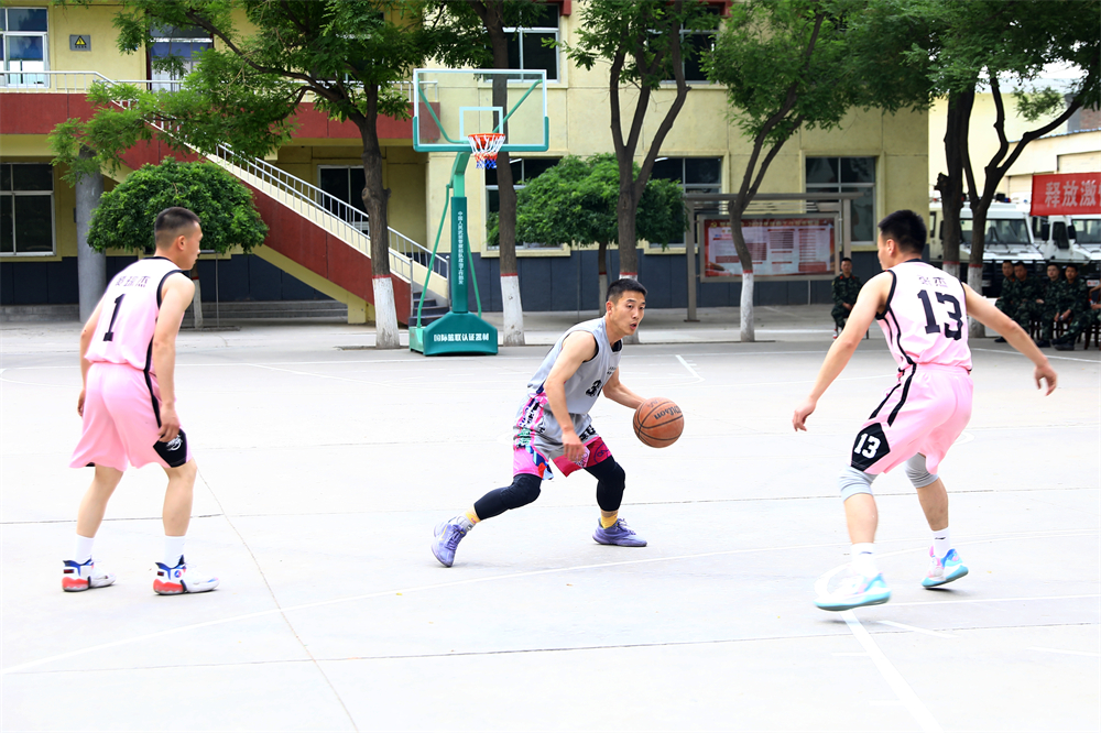 迎“篮”而上青春飞扬