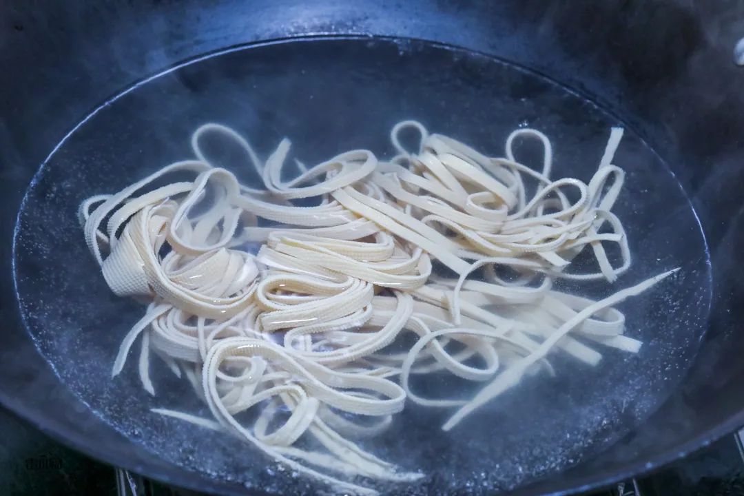 夏天稍微吃得少一点就会瘦,夏天到了怎么吃瘦得快