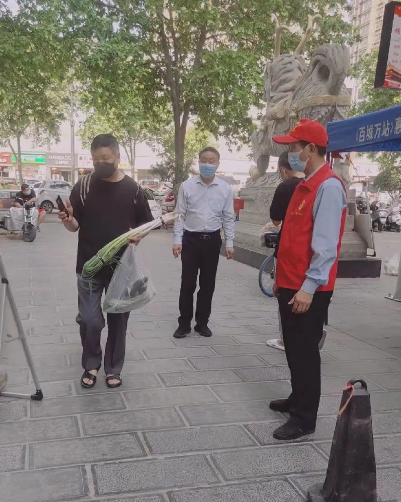 战“疫”路上不停歇的亚星盛世物业“跑腿团”