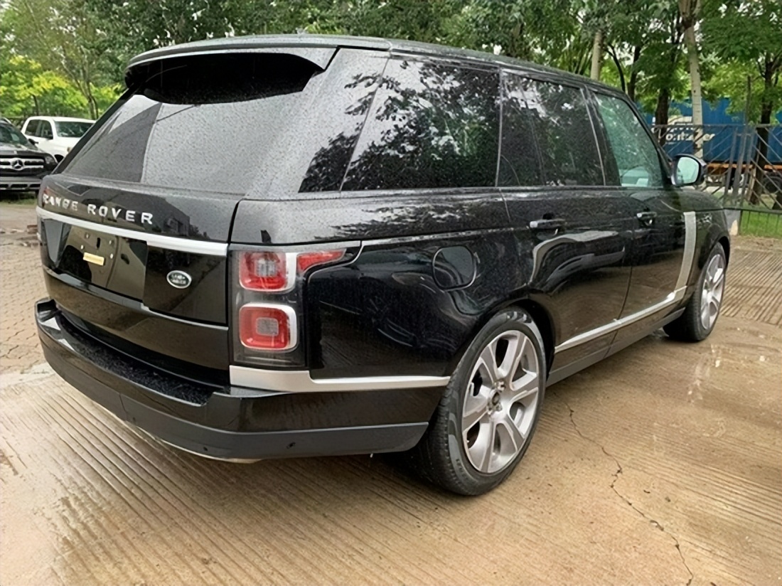 21年路虎揽胜运动版hse,路虎揽胜行政3.6柴油越野测试