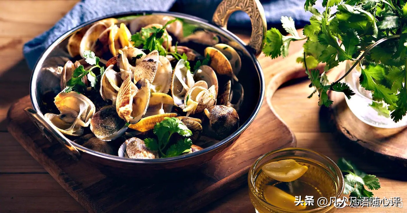 展开迪拜的这把“东方折扇”