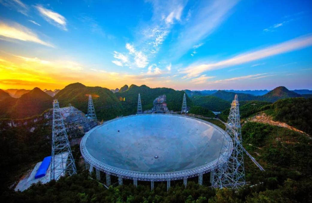 科学家探测到15亿光年外的信号,科学家破译15亿光年外星人信号