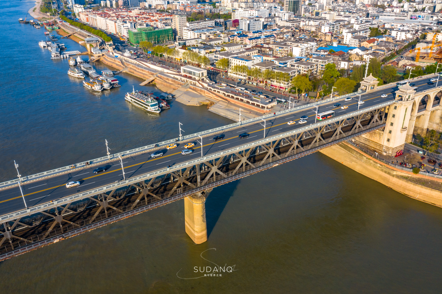 武汉建桥实力世界第一,武汉第一座长江大桥始建于哪一年