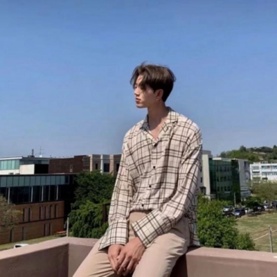 动漫男生头像伤心难过,男生的头像图片霸气冷酷无情