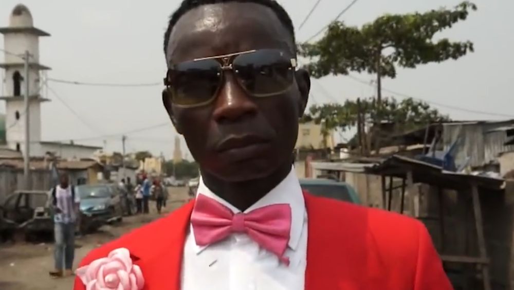 非洲穷人*款贷**20万买名牌，饿得吃树叶，也要买4万的鞋子出门显摆