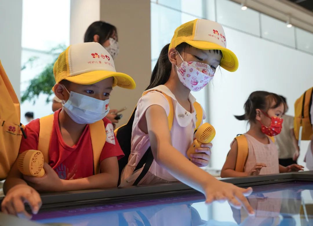 广州市社会组织联合会主办“永庆研学传承非遗”从化区困境儿童公益研学营走进永庆坊