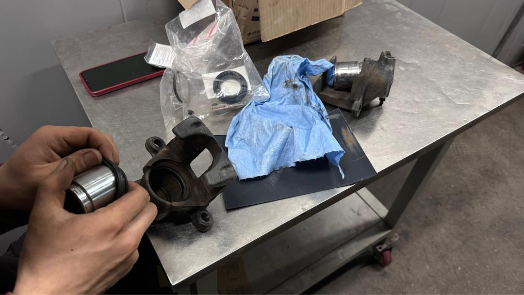 03年丰田霸道全车翻新多少钱,2004款丰田霸道拆车视频