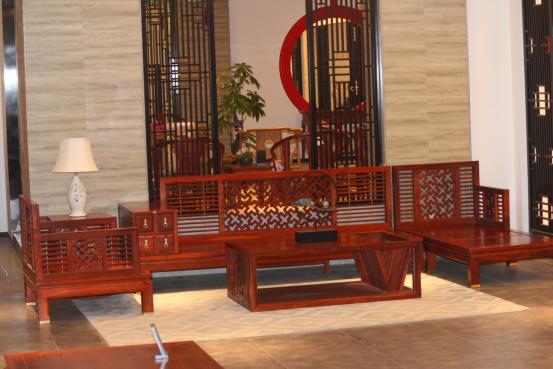 红木家具有臭味的是什么木头,红木家具有气味怎么办