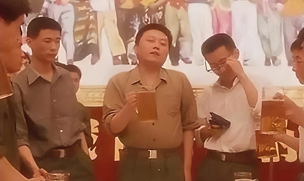 这件事，张爱玲干失败了，王朔想干却被封杀，结果郭敬明干成了