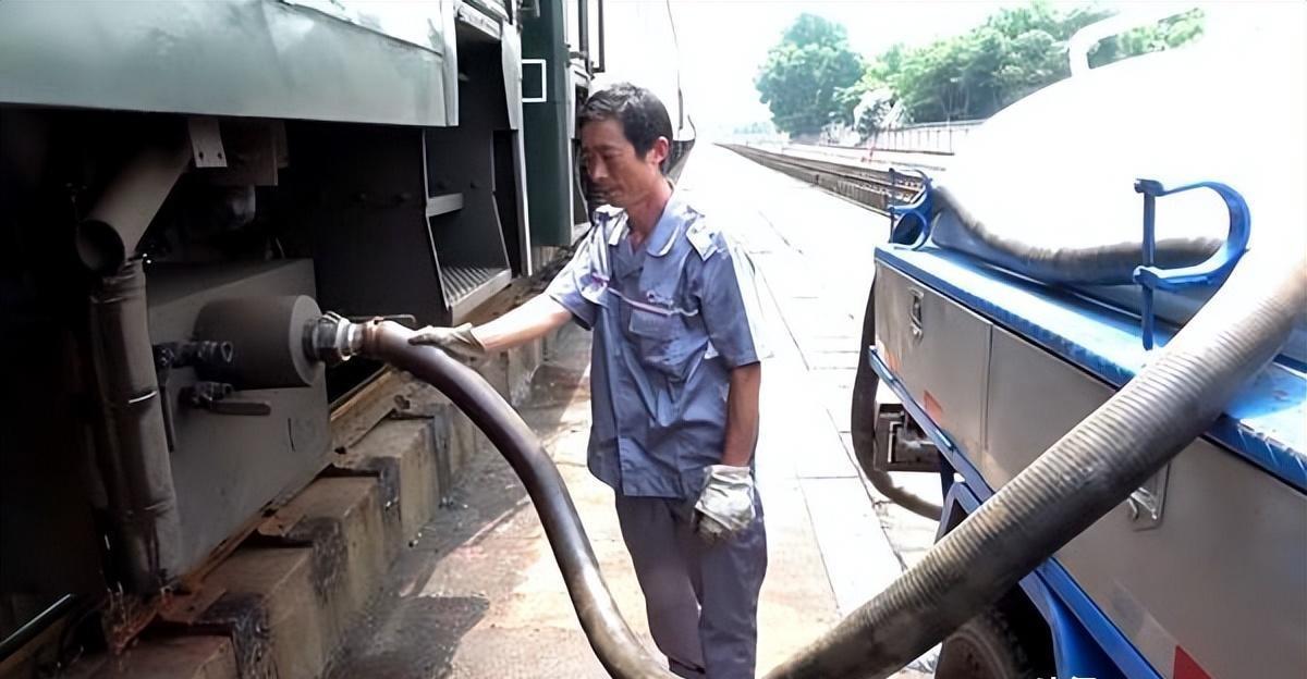 火车内的4个“秘密”：神秘的乘务员规定和震撼的鸣笛传统！