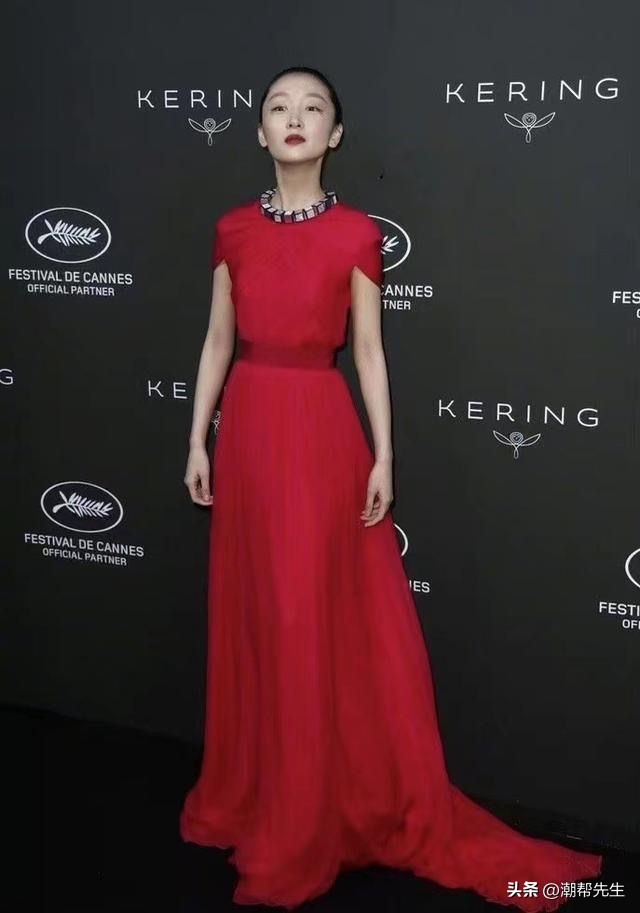 周冬雨走红毯换造型师了吗,周冬雨造型改变思路