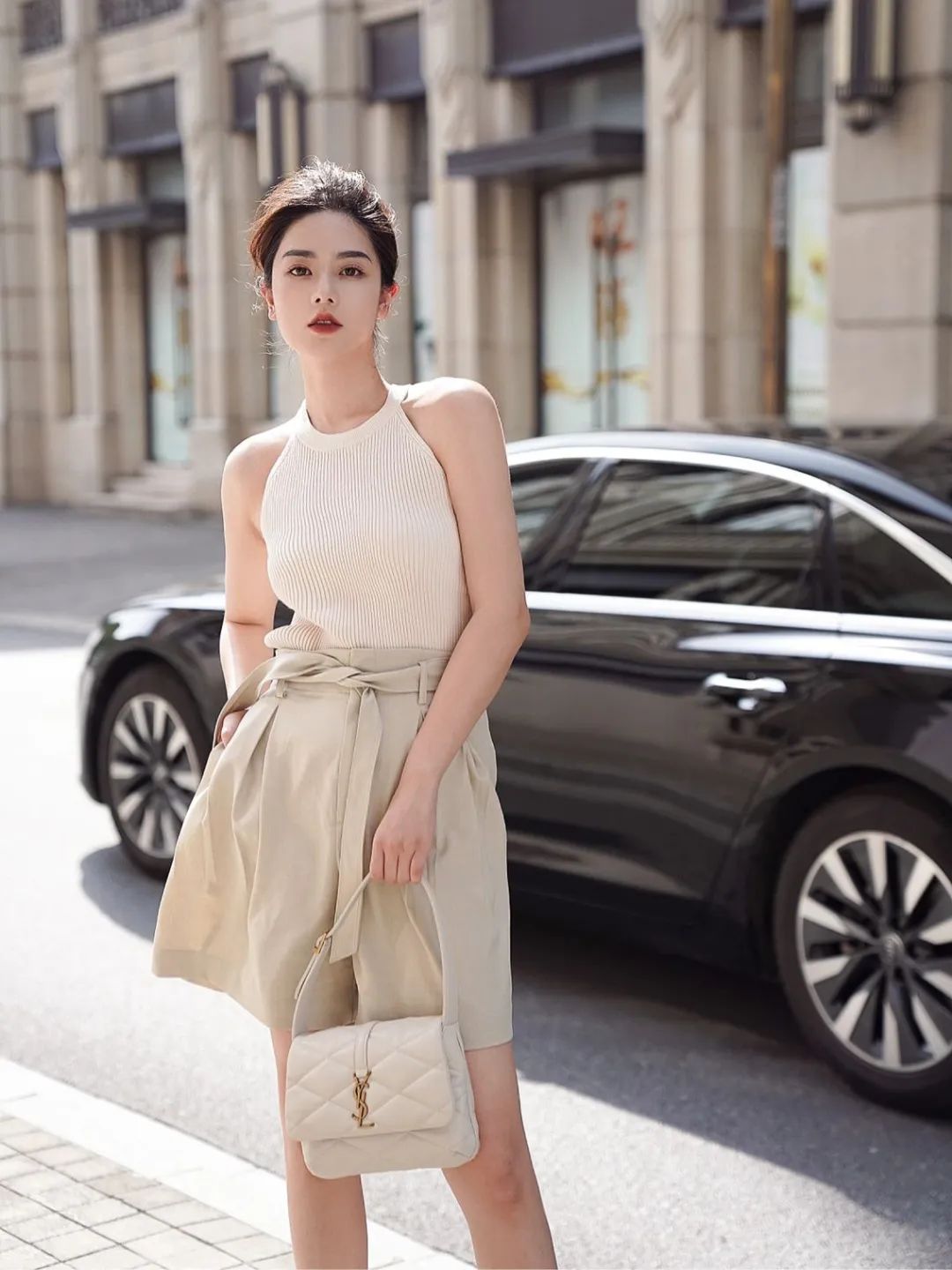 今年最流行的穿搭冬季短裤,时髦百慕大短裤穿搭