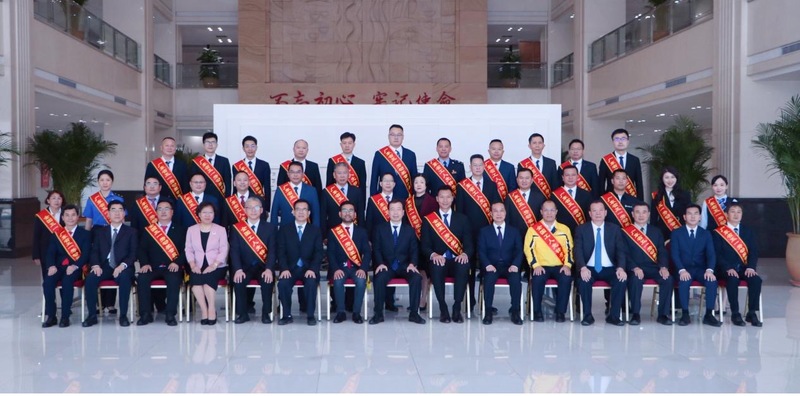 易建联五一奖章,劳动模范易建联