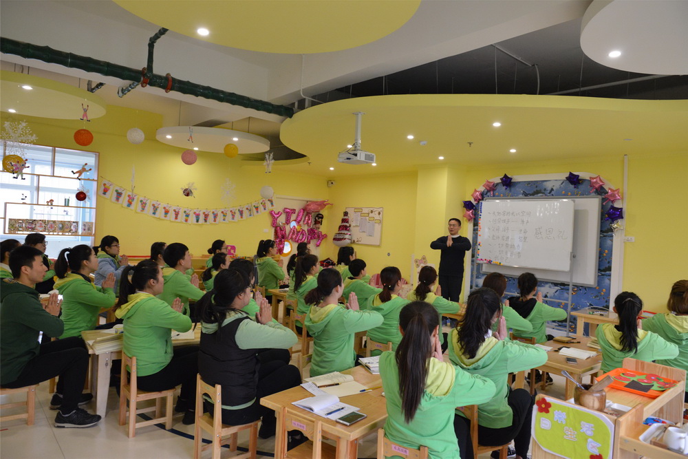 幼儿园里的快乐童年,童年快乐的幼儿园生活