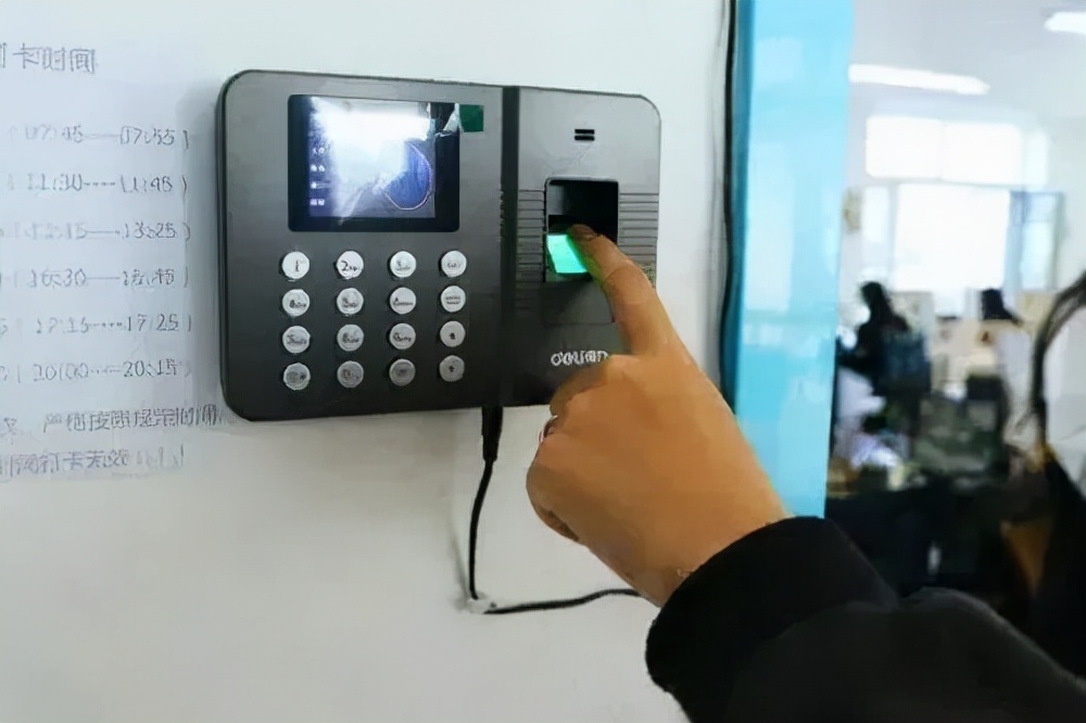 被点名时,中文喊“到”,那英文喊什么?