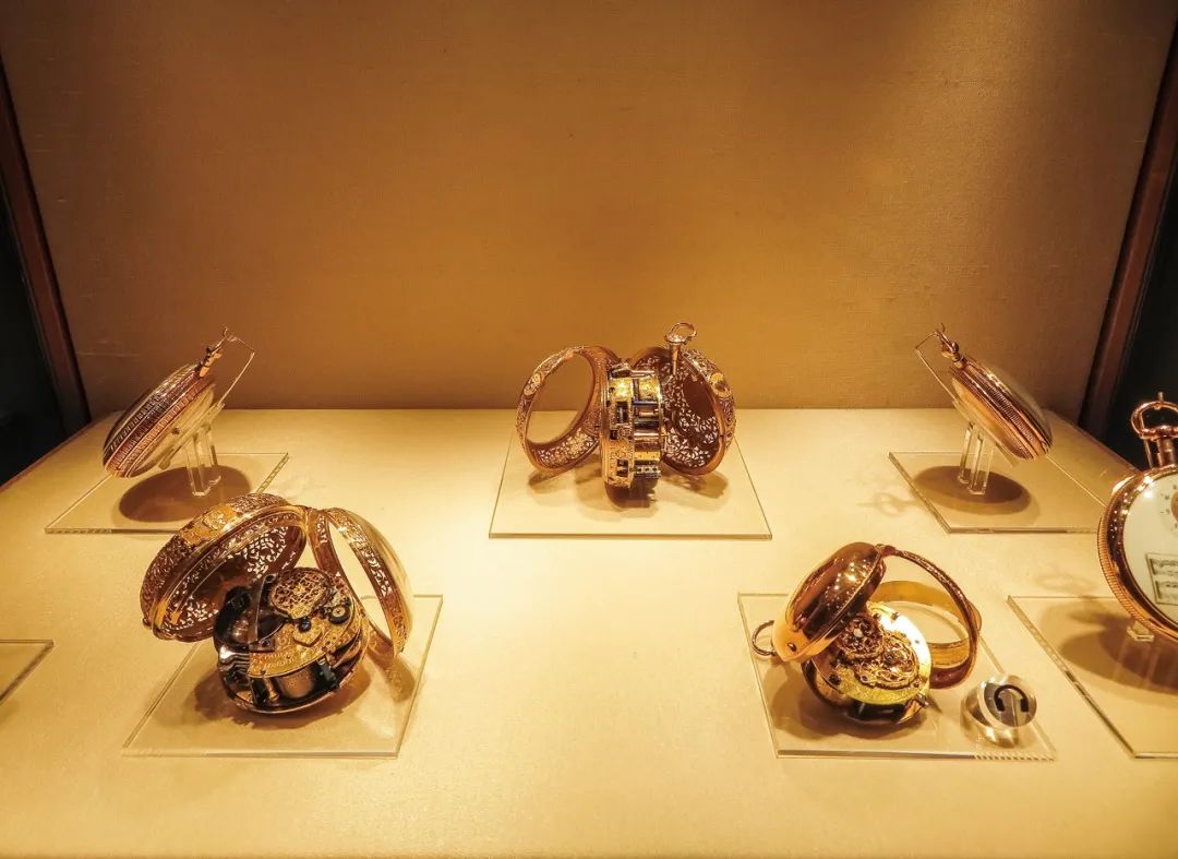 没有人能真正拥有百达翡丽英文,百达翡丽只为下一代保管