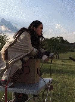 为什么只拍上半身,为什么只拍上半身镜头往下移